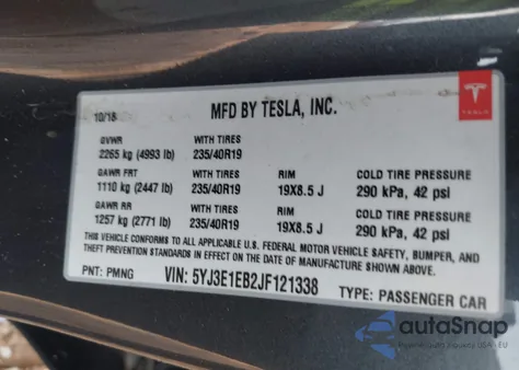 2018 Tesla Model 3 Long Range/Performance z USA, uszkodzony, nr VIN 5YJ3E1EB2JF121338